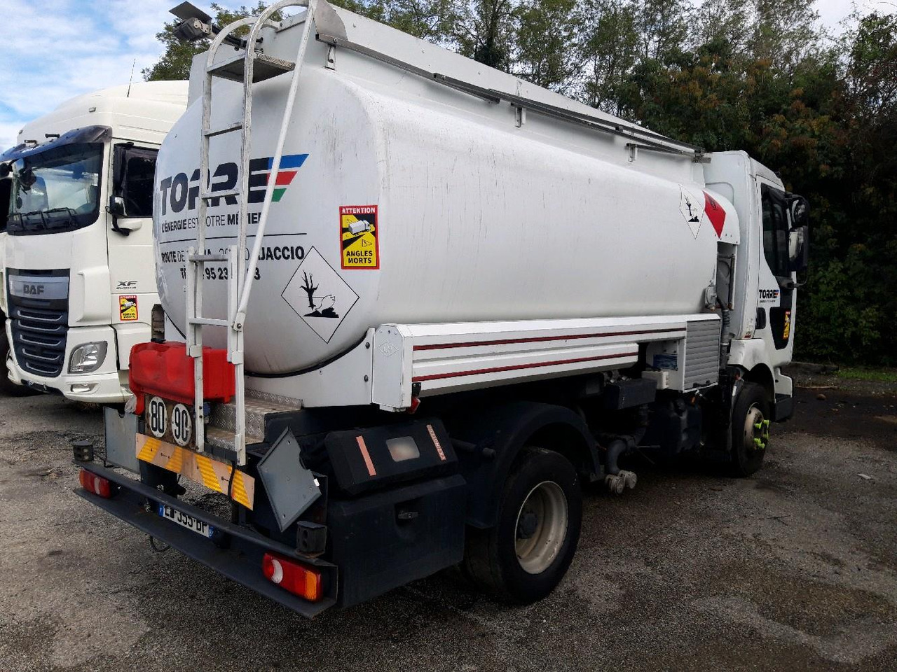 RENAULT MIDLUM CITERNE 7500 - Tartályos teherautó: 4 kép. RENAULT MIDLUM CITERNE 7500 - Tartályos teherautó: 4 kép.
