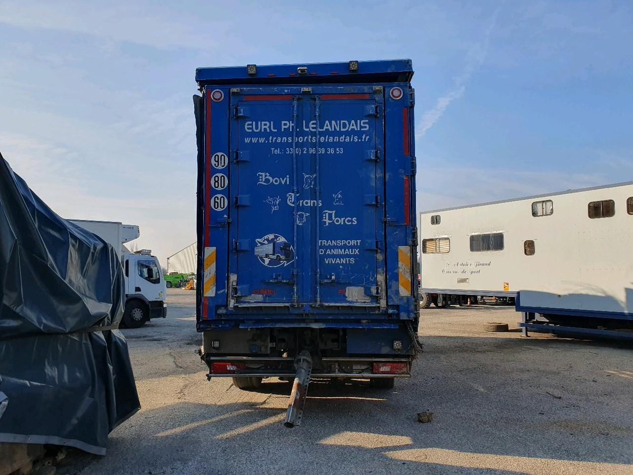 SCANIA R580 - Állatszállító teherautó: 5 kép. SCANIA R580 - Állatszállító teherautó: 5 kép.