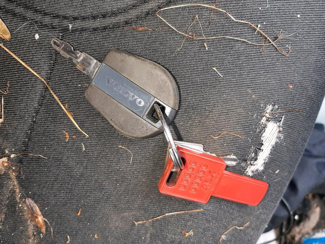 Tartályos teherautó VOLVO FL 280 CITERNE: 11 kép. Tartályos teherautó VOLVO FL 280 CITERNE: 11 kép.