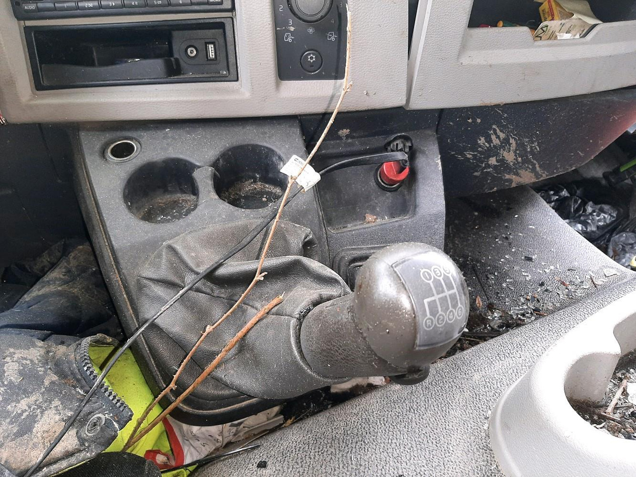 Interior photo 4: Tartályos teherautó VOLVO FL 280 CITERNE Interior photo 4: Tartályos teherautó VOLVO FL 280 CITERNE