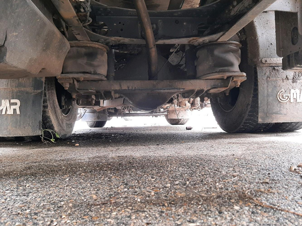 Tartályos teherautó VOLVO FL 280 CITERNE: 3 kép. Tartályos teherautó VOLVO FL 280 CITERNE: 3 kép.