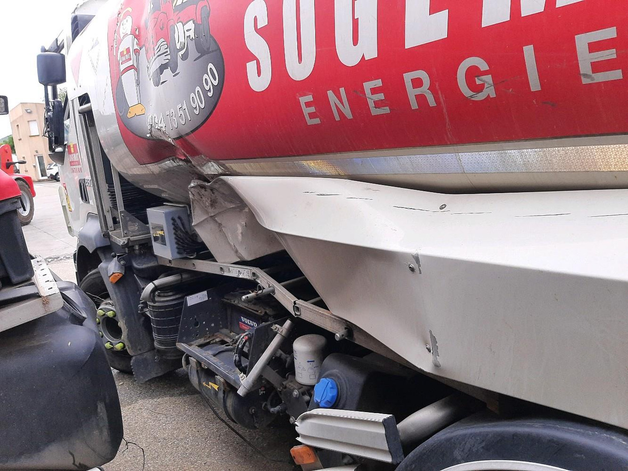 Tartályos teherautó VOLVO FL 280 CITERNE: 5 kép. Tartályos teherautó VOLVO FL 280 CITERNE: 5 kép.