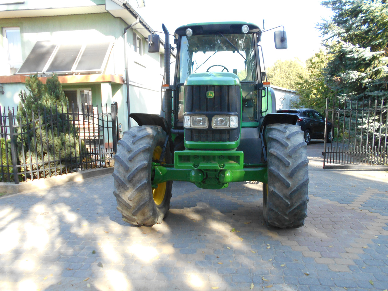 John Deer - Traktor: 2 kép. John Deer - Traktor: 2 kép.