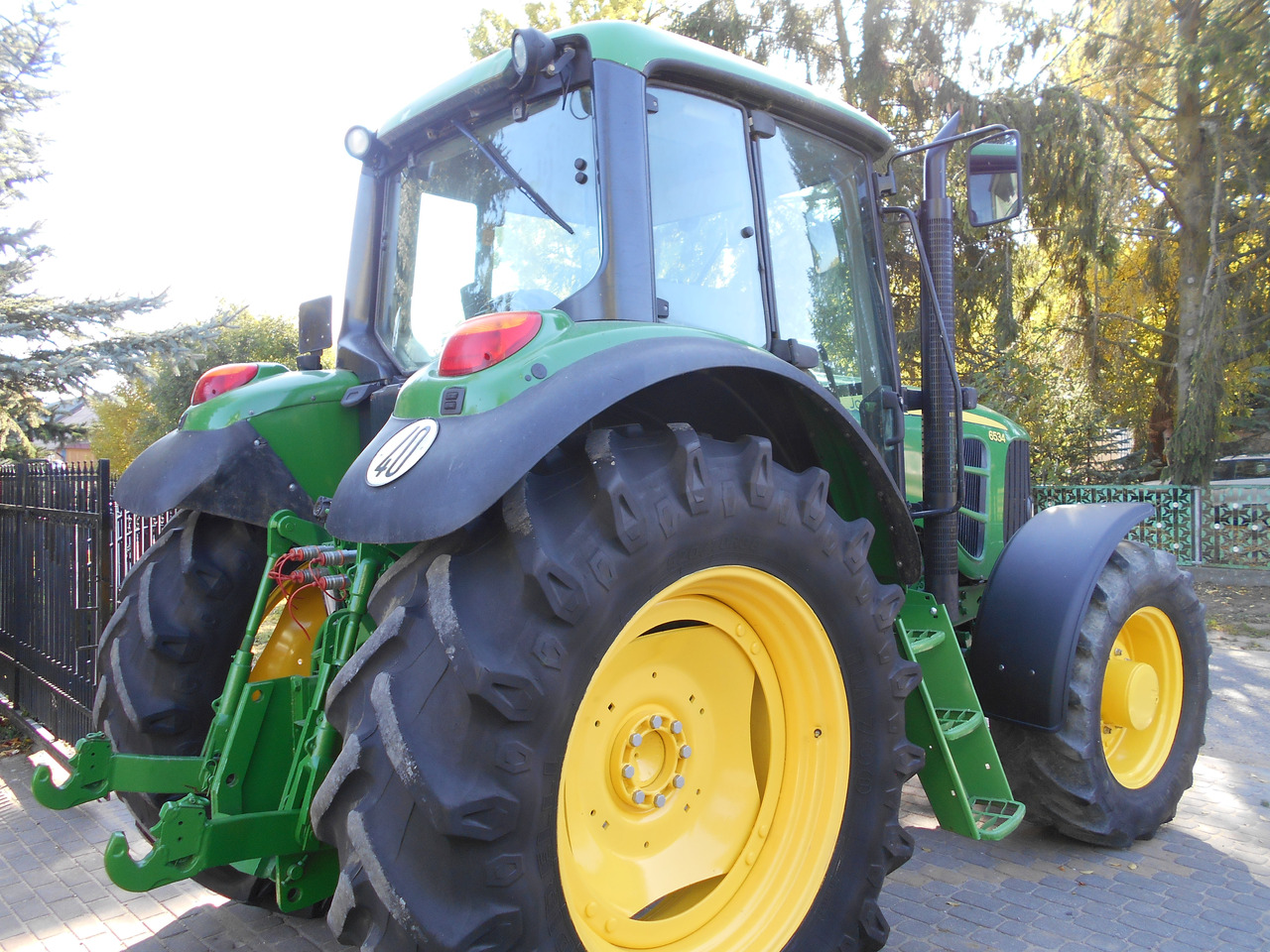 John Deer - Traktor: 4 kép. John Deer - Traktor: 4 kép.