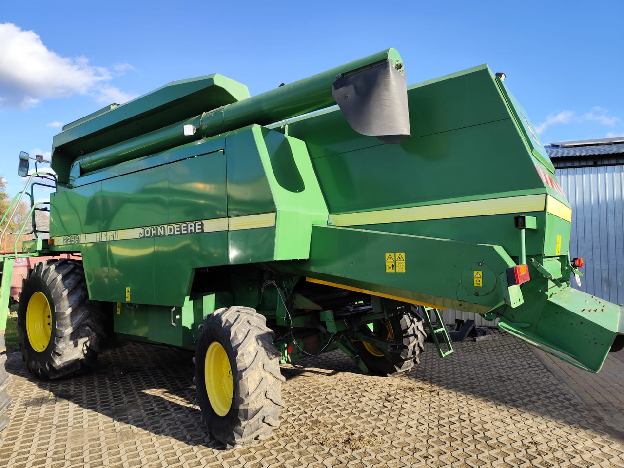 John Deere 2256 - Kombájn: 5 kép. John Deere 2256 - Kombájn: 5 kép.