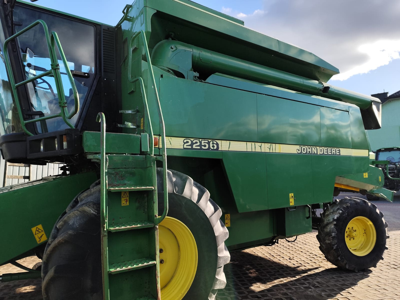 John Deere 2256 - Kombájn: 1 kép. John Deere 2256 - Kombájn: 1 kép.
