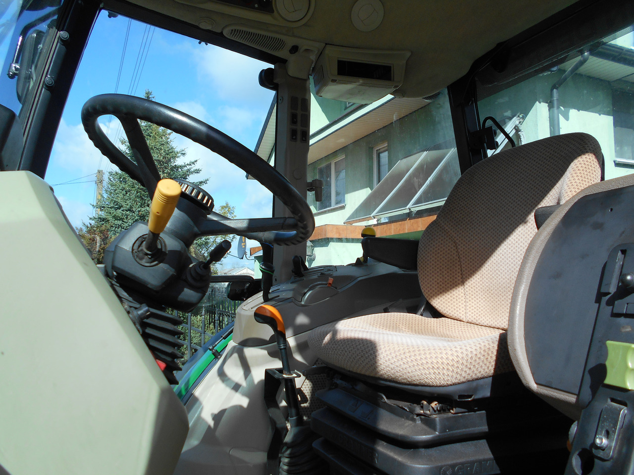 John Deere 5115M - Traktor: 5 kép. John Deere 5115M - Traktor: 5 kép.