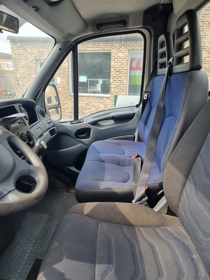 IVECO DAILY 35C18 - BE nyergesvontató: 5 kép. IVECO DAILY 35C18 - BE nyergesvontató: 5 kép.