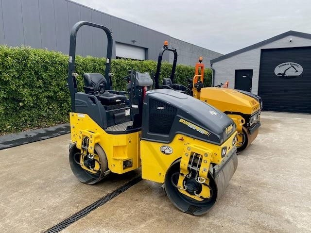 Bomag BW 120 AD-5 - Úthenger: 2 kép. Bomag BW 120 AD-5 - Úthenger: 2 kép.