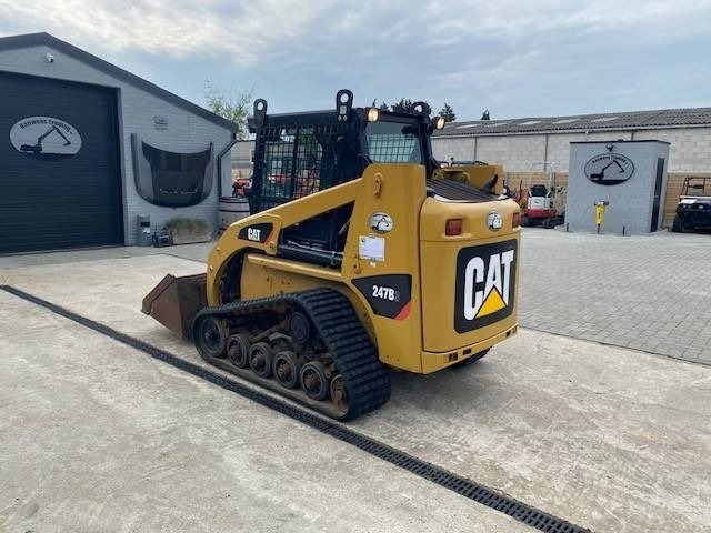 CAT 247 B 3 - Mini homlokrakodó: 1 kép. CAT 247 B 3 - Mini homlokrakodó: 1 kép.