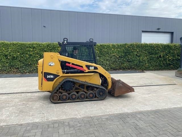 CAT 247 B 3 - Mini homlokrakodó: 2 kép. CAT 247 B 3 - Mini homlokrakodó: 2 kép.