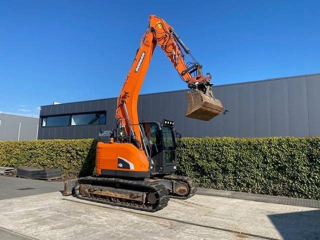 Doosan DX140 LCR-5 - Lánctalpas kotró: 5 kép. Doosan DX140 LCR-5 - Lánctalpas kotró: 5 kép.