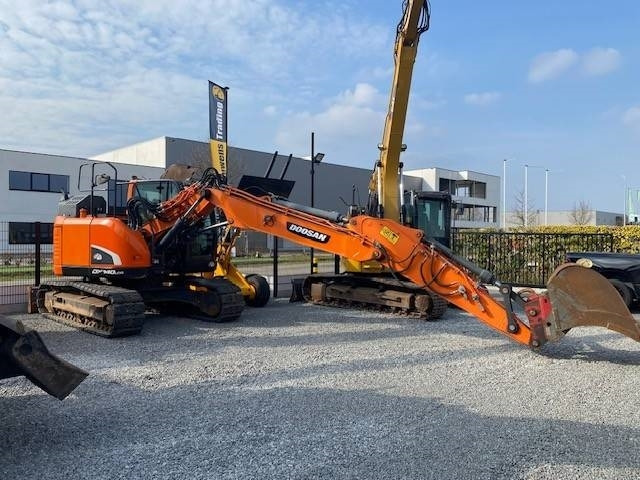Doosan DX140LCR-5 - Lánctalpas kotró: 4 kép. Doosan DX140LCR-5 - Lánctalpas kotró: 4 kép.