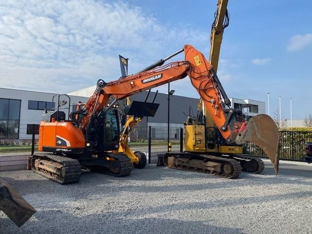 Doosan DX140LCR-5 - Lánctalpas kotró: 4 kép. Doosan DX140LCR-5 - Lánctalpas kotró: 4 kép.