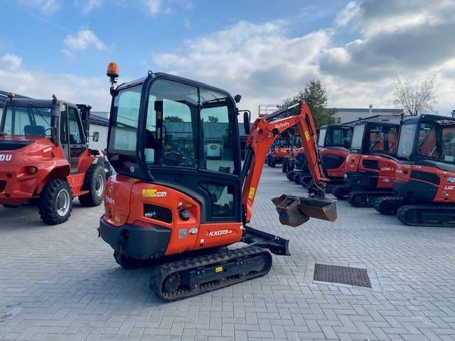 Kubota KX 019-4 - Minikotró: 2 kép. Kubota KX 019-4 - Minikotró: 2 kép.