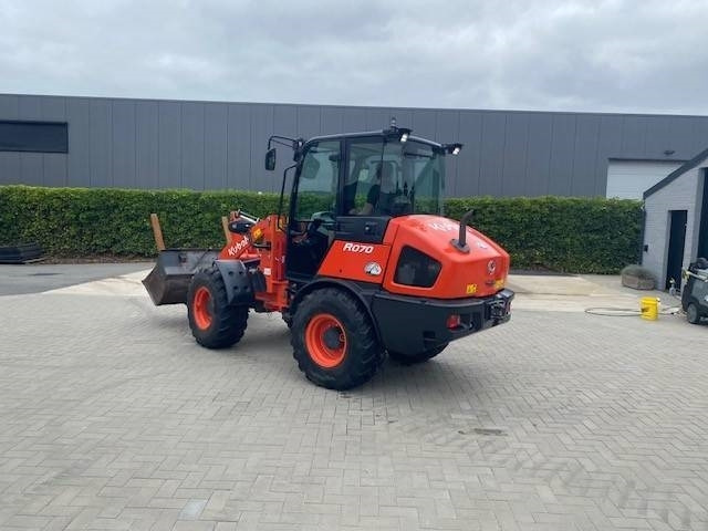 Kubota R 070 - Gumikerekes homlokrakodó: 1 kép. Kubota R 070 - Gumikerekes homlokrakodó: 1 kép.