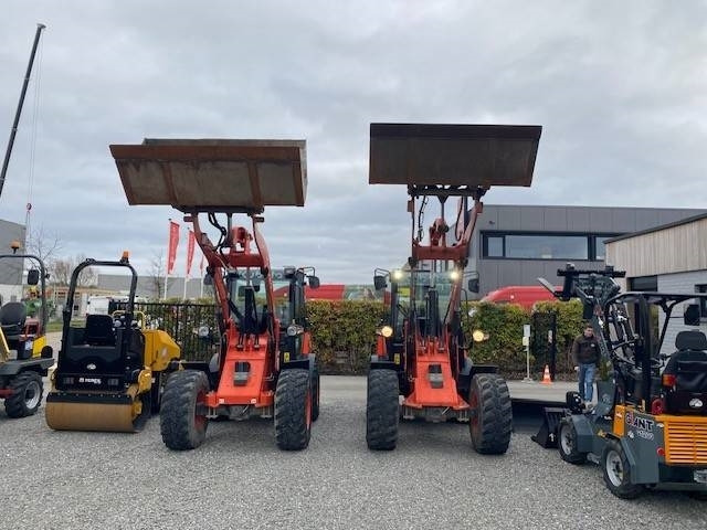 Kubota R 090 - Gumikerekes homlokrakodó: 4 kép. Kubota R 090 - Gumikerekes homlokrakodó: 4 kép.