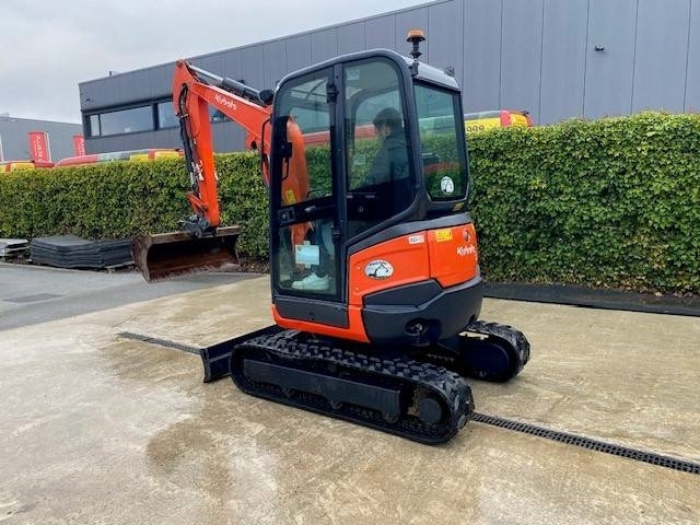 Kubota U 27-4 - Minikotró: 1 kép. Kubota U 27-4 - Minikotró: 1 kép.