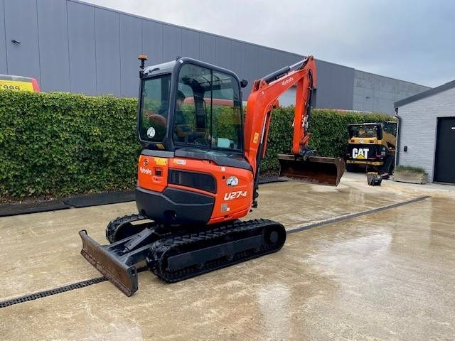 Kubota U 27-4 - Minikotró: 2 kép. Kubota U 27-4 - Minikotró: 2 kép.