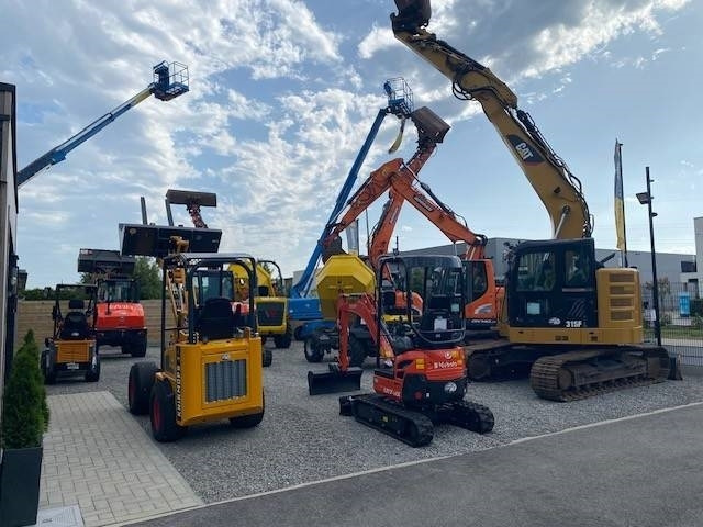 Kubota U 50-5 - Minikotró: 5 kép. Kubota U 50-5 - Minikotró: 5 kép.