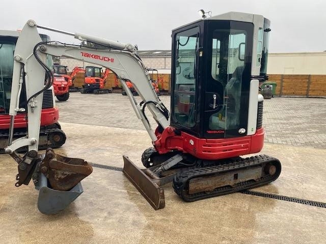 Takeuchi TB 23 R - Minikotró: 4 kép. Takeuchi TB 23 R - Minikotró: 4 kép.