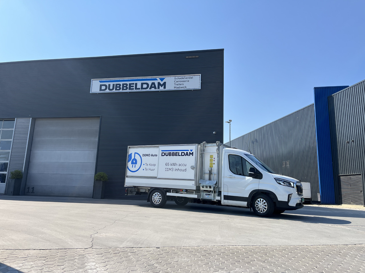 Maxus Delivery9 veegvuil zijbelader - Billenőplatós kisteherautó, Elektromos kisteherautó: 1 kép. Maxus Delivery9 veegvuil zijbelader - Billenőplatós kisteherautó, Elektromos kisteherautó: 1 kép.