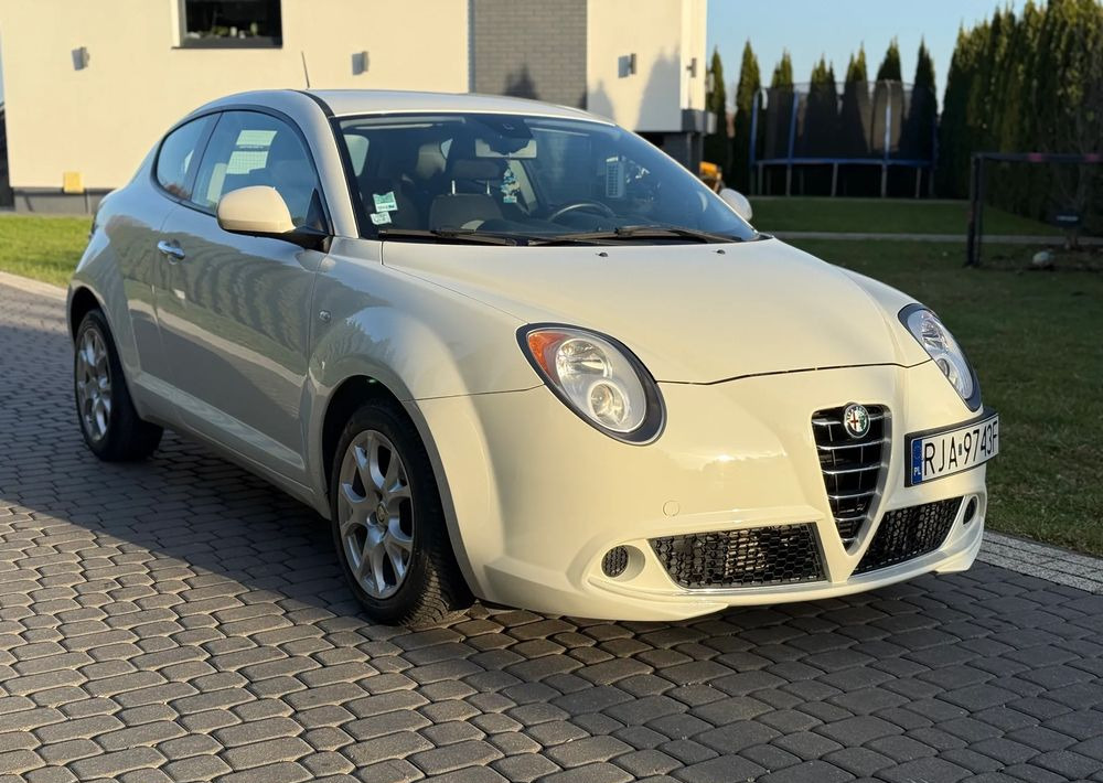 Alfa Romeo Mito - Autó: 3 kép. Alfa Romeo Mito - Autó: 3 kép.