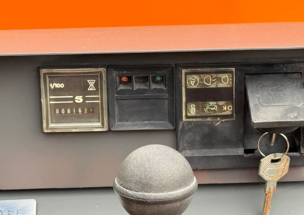 Dömper Ausa WOZIDŁO: 10 kép. Dömper Ausa WOZIDŁO: 10 kép.