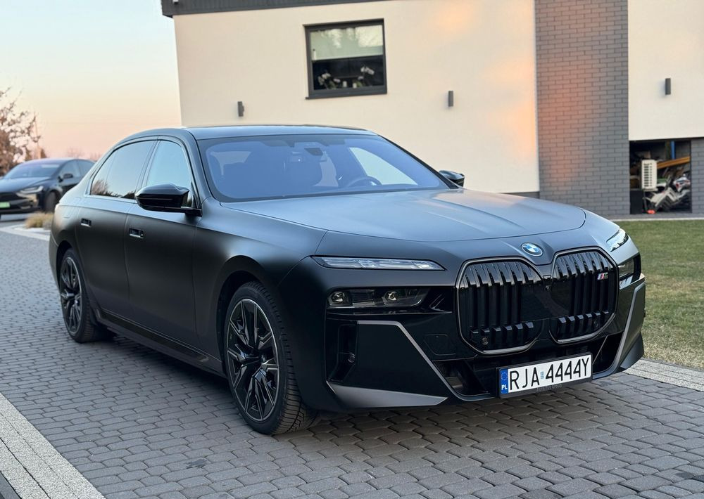 BMW Seria 7 - Szedán: 2 kép. BMW Seria 7 - Szedán: 2 kép.