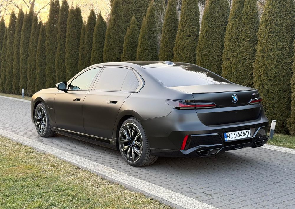 BMW Seria 7 - Szedán: 4 kép. BMW Seria 7 - Szedán: 4 kép.