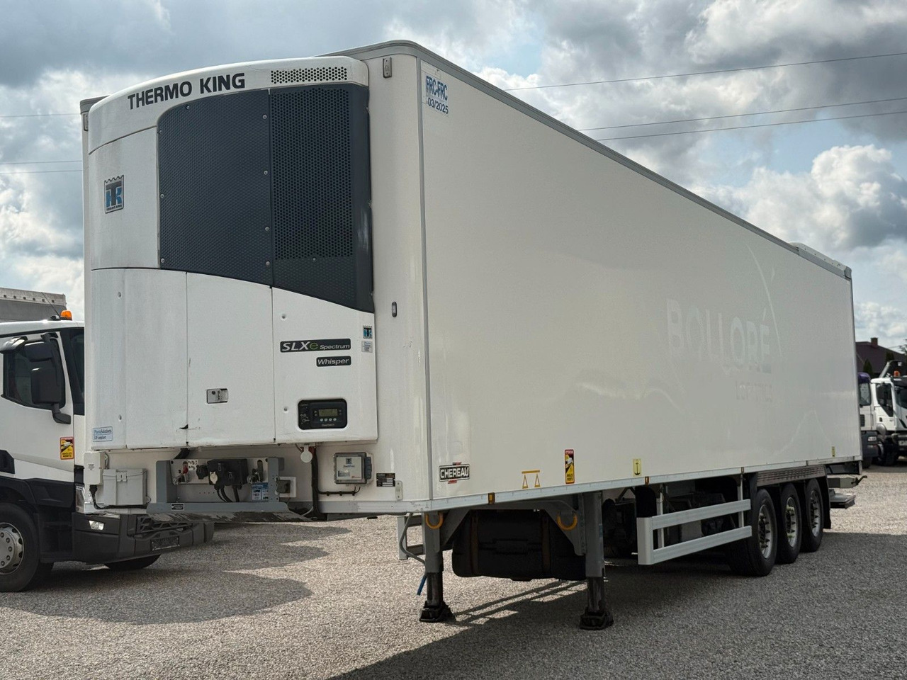 Chereau THERMO KING SLXe DIESEL/ELECTRIC SAF - Félpótkocsi hűtős: 3 kép. Chereau THERMO KING SLXe DIESEL/ELECTRIC SAF - Félpótkocsi hűtős: 3 kép.