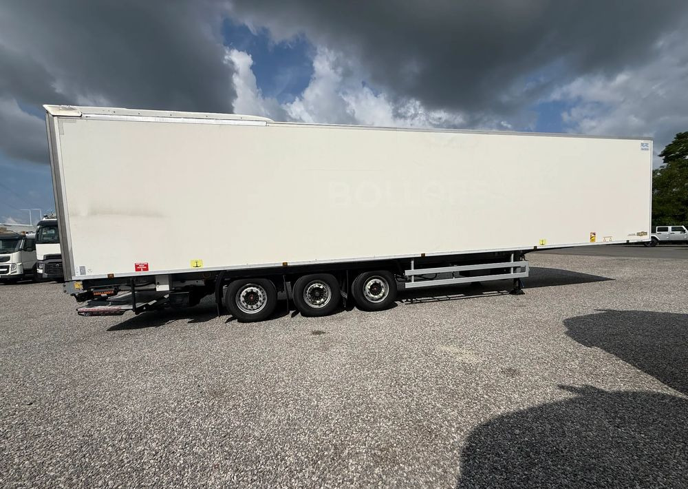 Chereau THERMO KING SLXe DIESEL/ELEKTRYK OSIE SAF - Félpótkocsi hűtős: 4 kép. Chereau THERMO KING SLXe DIESEL/ELEKTRYK OSIE SAF - Félpótkocsi hűtős: 4 kép.
