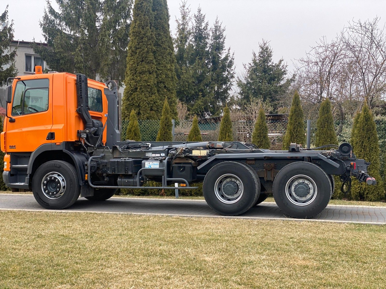 DAF CF 85.340 6X4 MANUAL GEARBOX - Horgos rakodó teherautó: 5 kép. DAF CF 85.340 6X4 MANUAL GEARBOX - Horgos rakodó teherautó: 5 kép.