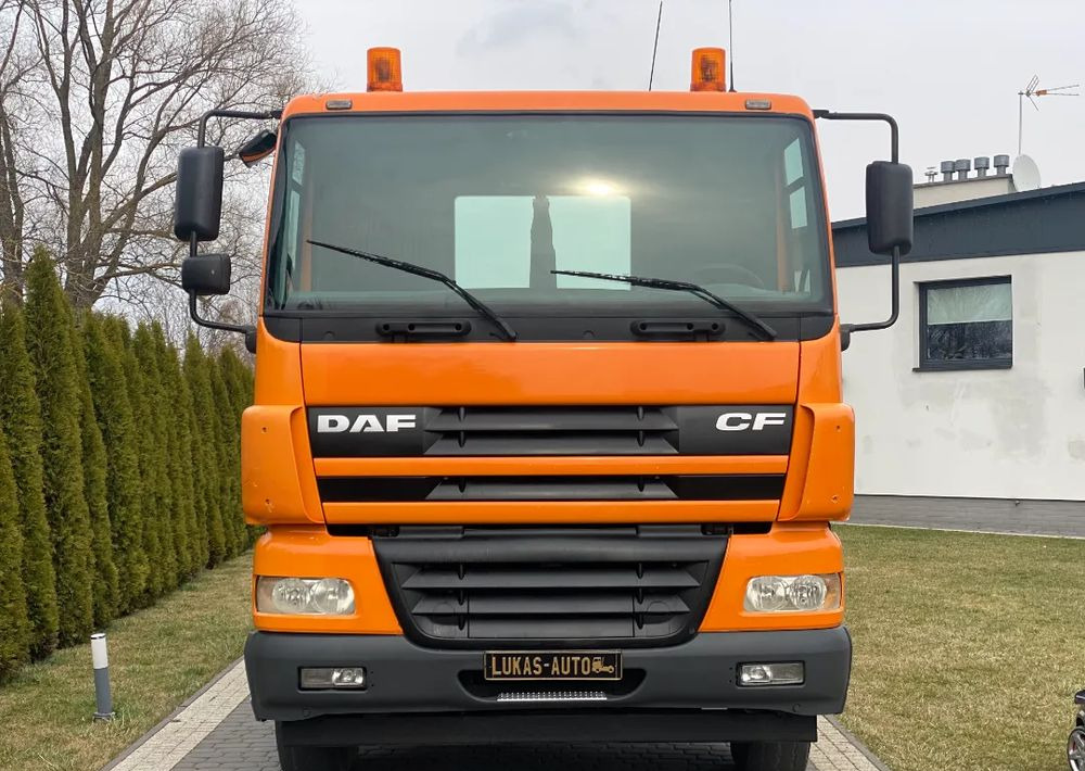 DAF CF 85.340 6X4 MANUAL - Horgos rakodó teherautó: 2 kép. DAF CF 85.340 6X4 MANUAL - Horgos rakodó teherautó: 2 kép.