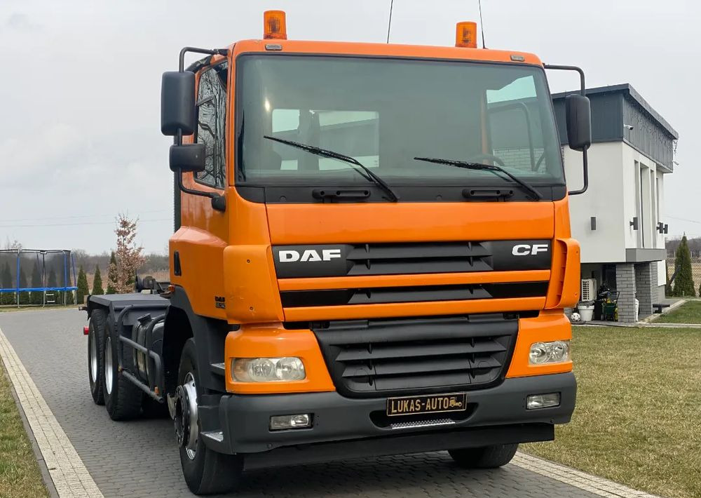 DAF CF 85.340 6X4 MANUAL - Horgos rakodó teherautó: 1 kép. DAF CF 85.340 6X4 MANUAL - Horgos rakodó teherautó: 1 kép.