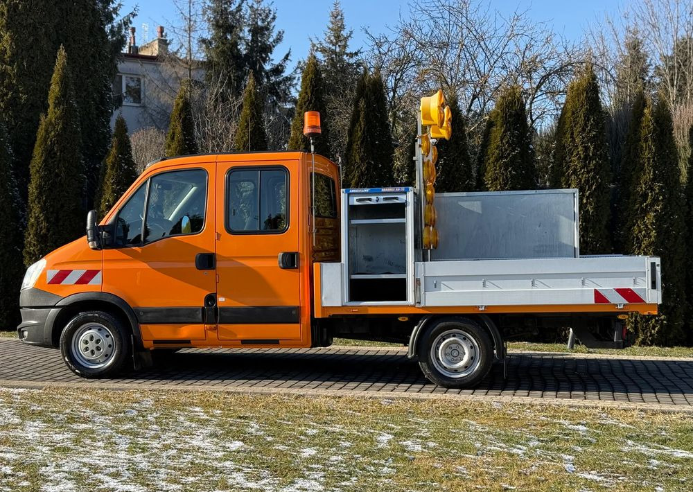 Iveco DAILY 35S13 - Ponyvás kisteherautó: 4 kép. Iveco DAILY 35S13 - Ponyvás kisteherautó: 4 kép.