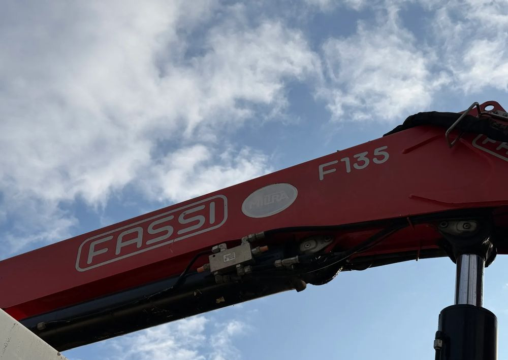 Billenőplatós teherautó Iveco STRALIS 330 / 4x2 / FASSI F135 / WYWROTKA: 18 kép.