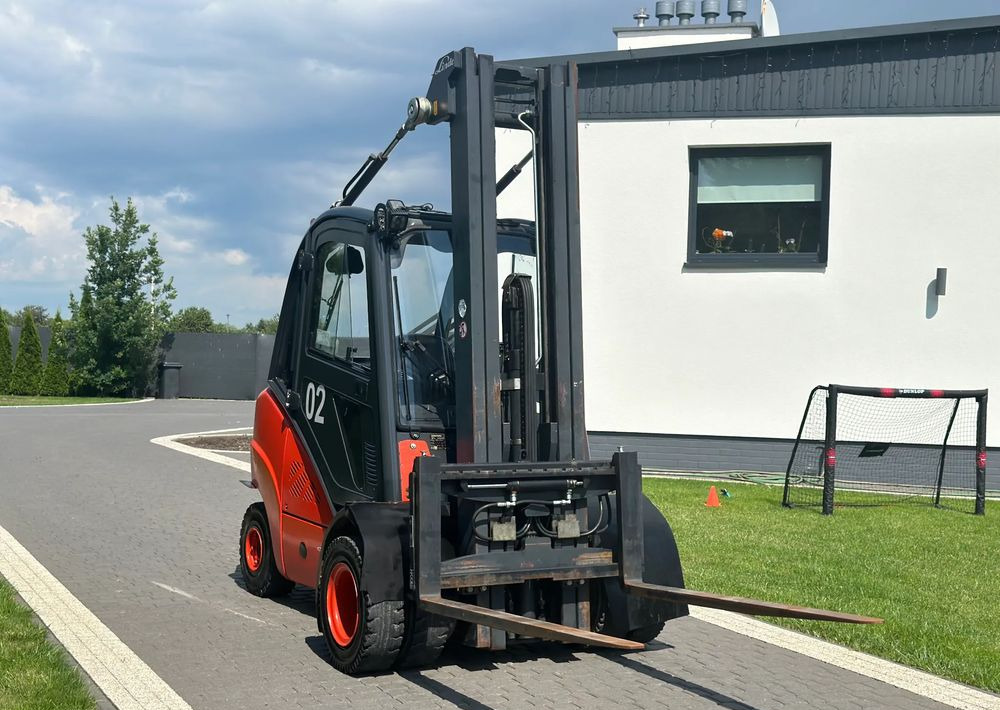 Linde H35T-01 - Villás targonca: 3 kép. Linde H35T-01 - Villás targonca: 3 kép.