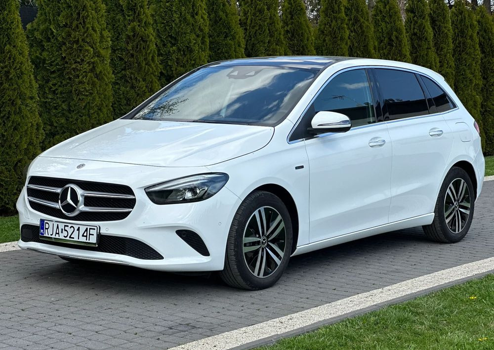 Mercedes-Benz Klasa B - Szedán: 1 kép. Mercedes-Benz Klasa B - Szedán: 1 kép.