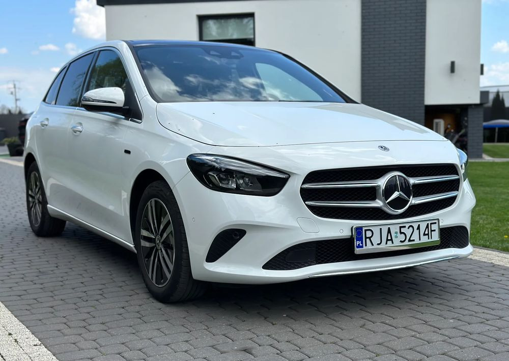 Mercedes-Benz Klasa B - Szedán: 3 kép. Mercedes-Benz Klasa B - Szedán: 3 kép.