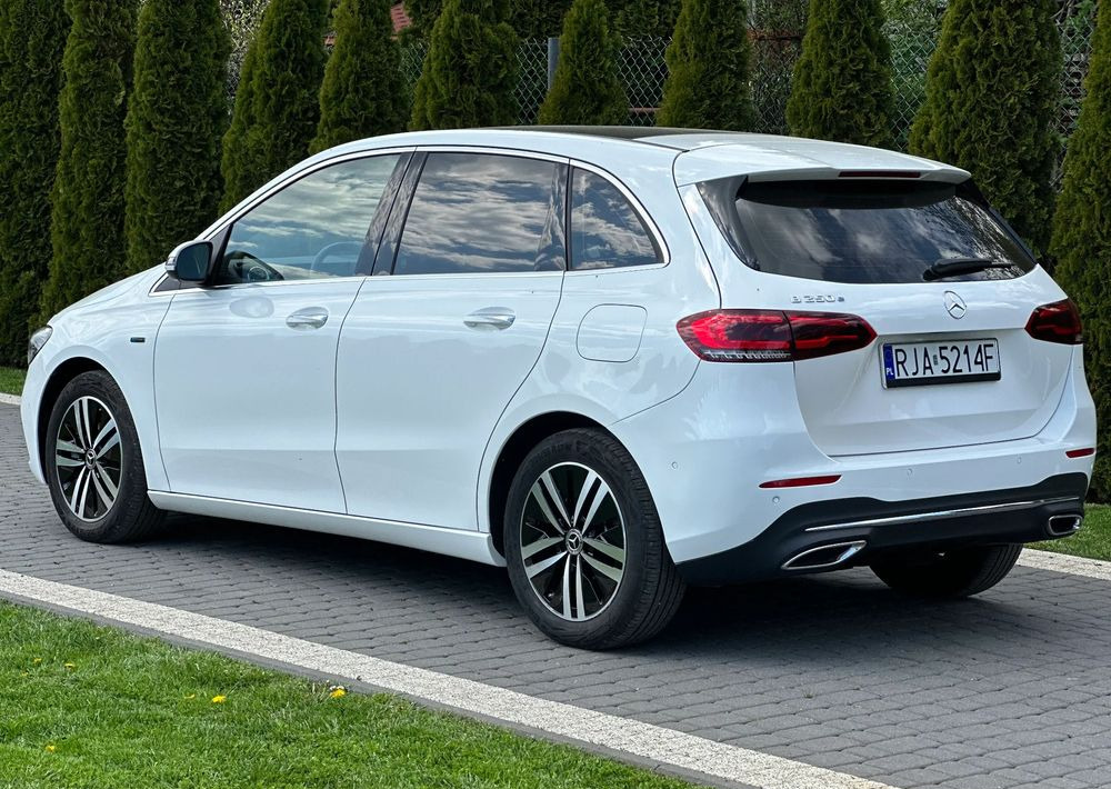 Mercedes-Benz Klasa B - Szedán: 5 kép. Mercedes-Benz Klasa B - Szedán: 5 kép.