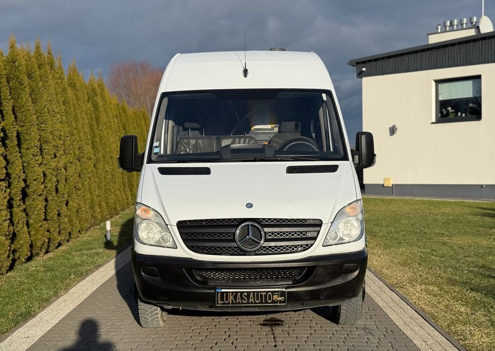 Mercedes-Benz SPRINTER 516 3,5 T MANUAL - Furgon: 2 kép. Mercedes-Benz SPRINTER 516 3,5 T MANUAL - Furgon: 2 kép.