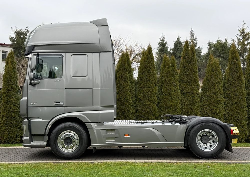 DAF XF 530 MANUAL RETARDER PARK COOL ADR - Nyergesvontató: 4 kép. DAF XF 530 MANUAL RETARDER PARK COOL ADR - Nyergesvontató: 4 kép.