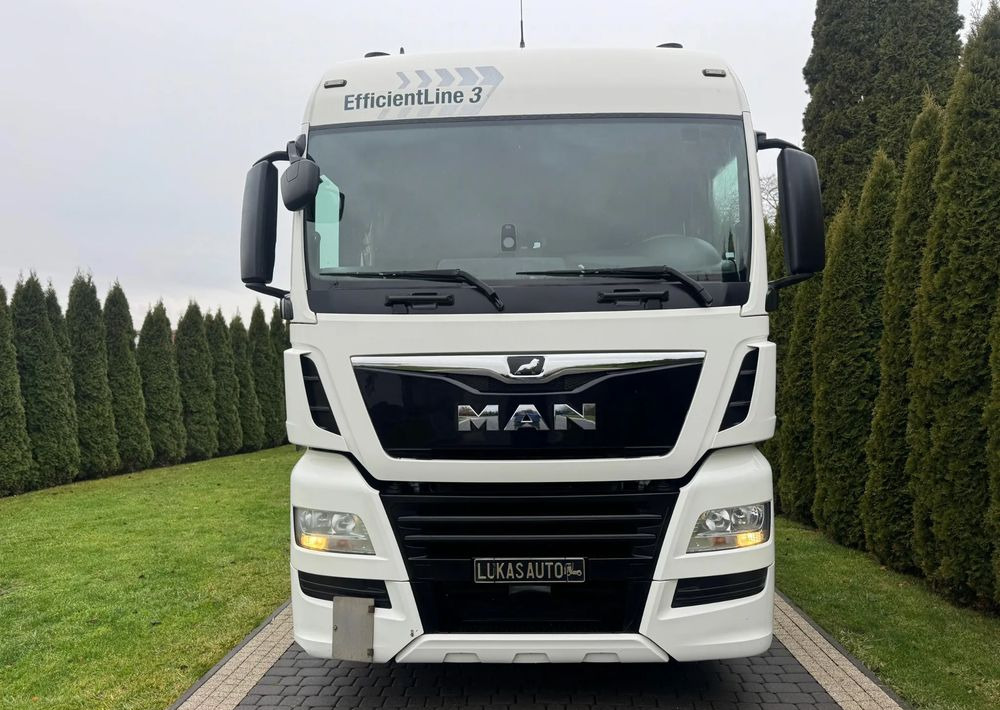 MAN TGX 18.470 - Nyergesvontató: 2 kép. MAN TGX 18.470 - Nyergesvontató: 2 kép.