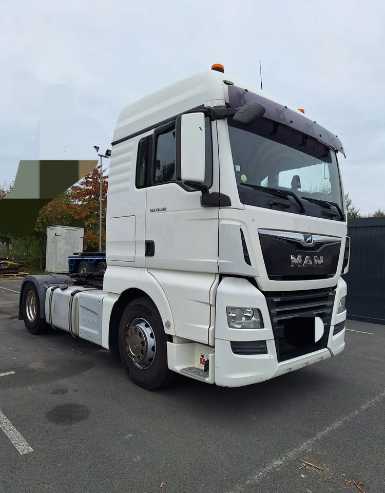MAN TGX 18.510 - Nyergesvontató: 2 kép. MAN TGX 18.510 - Nyergesvontató: 2 kép.