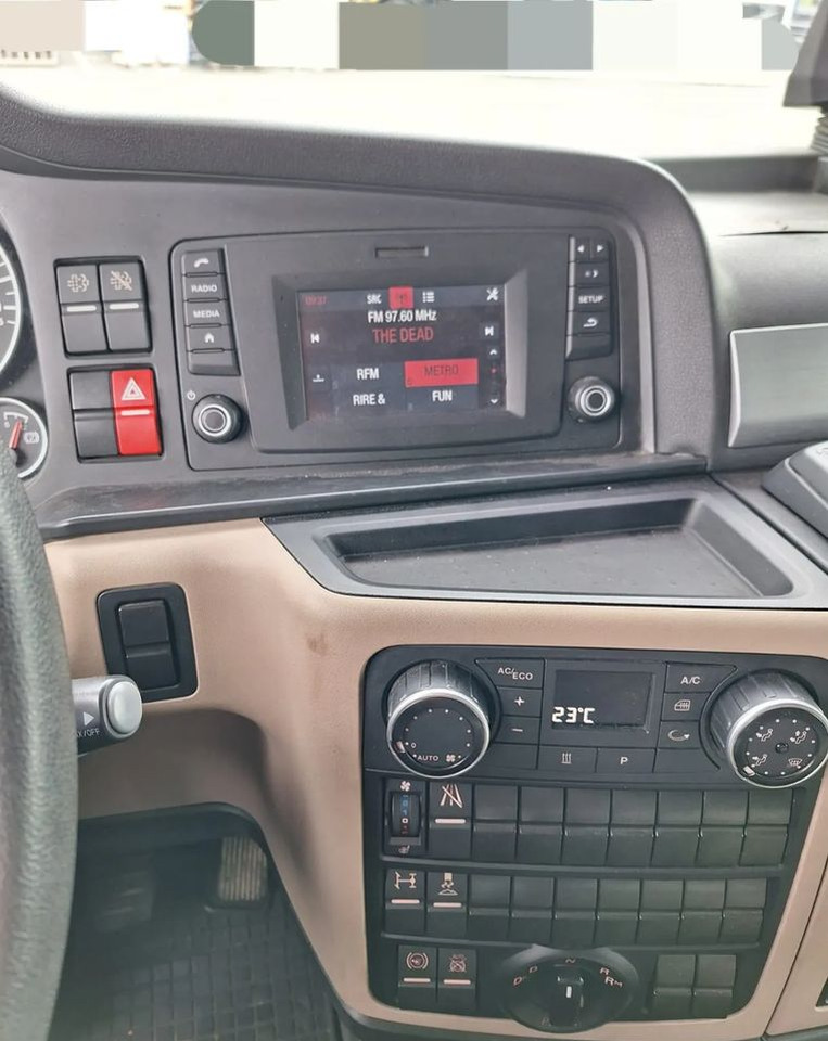 MAN TGX 18.510 - Nyergesvontató: 5 kép. MAN TGX 18.510 - Nyergesvontató: 5 kép.