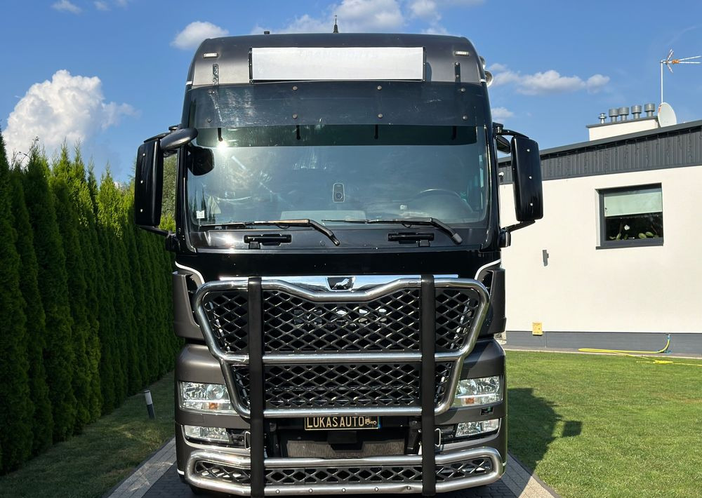 MAN TGX 18.580 D38 XXL RETARDER - Nyergesvontató: 2 kép. MAN TGX 18.580 D38 XXL RETARDER - Nyergesvontató: 2 kép.