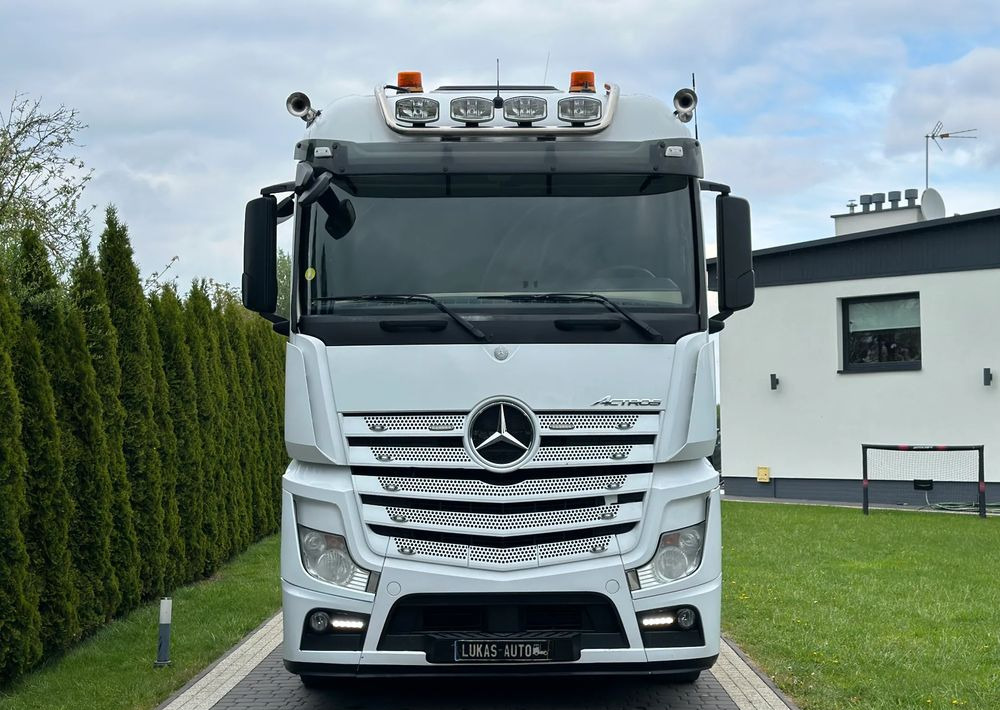 Mercedes-Benz ACTROS 1845 AUTOMAT LODÓWKA - Nyergesvontató: 2 kép. Mercedes-Benz ACTROS 1845 AUTOMAT LODÓWKA - Nyergesvontató: 2 kép.