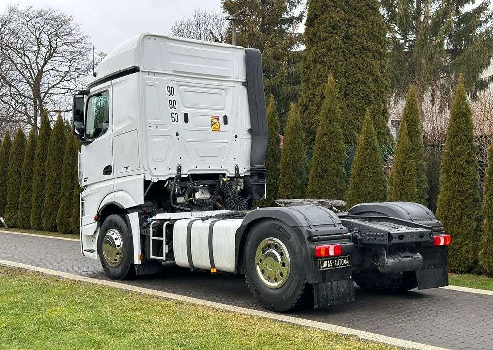 Mercedes-Benz ACTROS 1845 EURO 5 HYDRAILIKA - Nyergesvontató: 5 kép. Mercedes-Benz ACTROS 1845 EURO 5 HYDRAILIKA - Nyergesvontató: 5 kép.