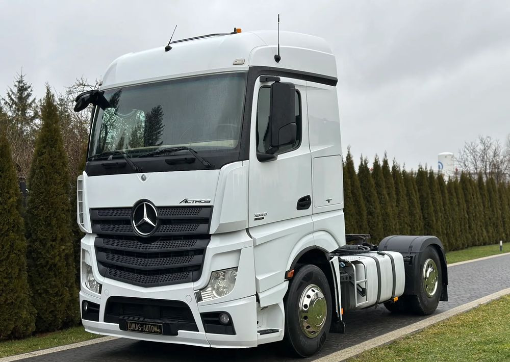 Mercedes-Benz ACTROS 1845 EURO 5 HYDRAILIKA - Nyergesvontató: 1 kép. Mercedes-Benz ACTROS 1845 EURO 5 HYDRAILIKA - Nyergesvontató: 1 kép.